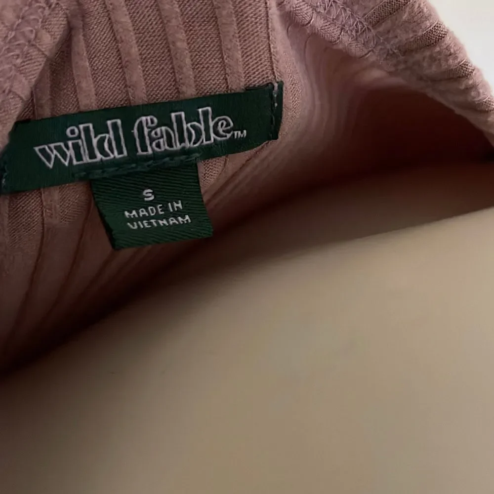 Long sleeve cropped top shirt by wild fable size small